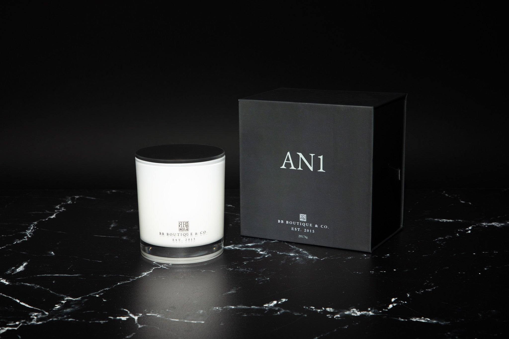 An1 candle white vessel, black matte box